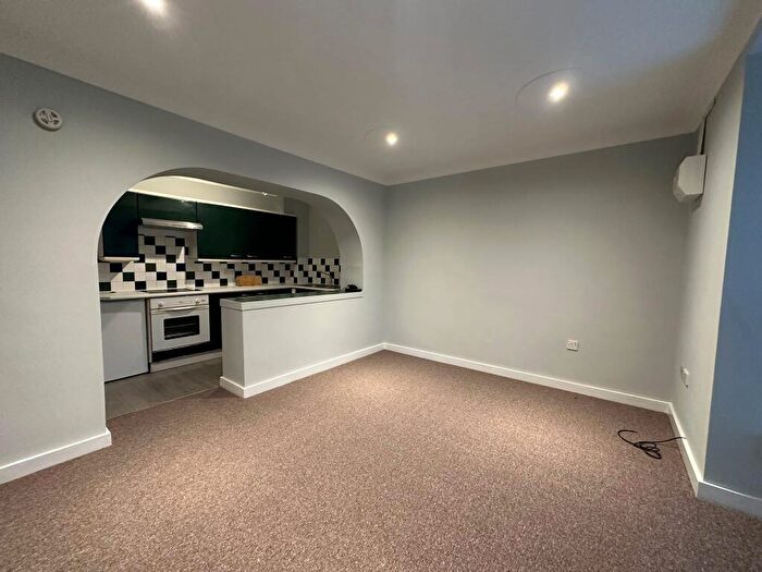 1 Bedroom Apartment To Rent In Coombe Road, BN2