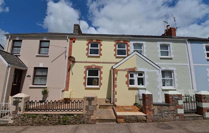 2 Bedroom Flat For Sale In Clareston Road, Tenby, SA70