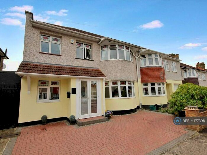 4 Bedroom Semi-Detached House To Rent In Farnham Road, Welling, DA16