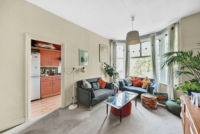 3 Bedroom Flat To Rent In Fernwood Avenue, Streatham, London, SW16