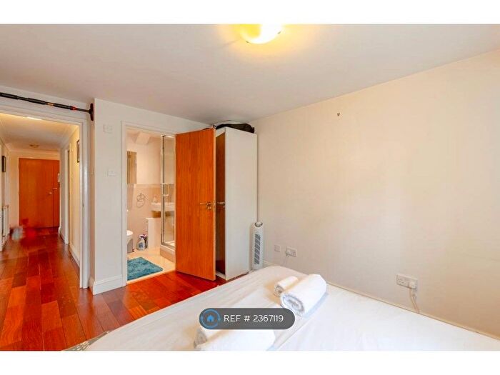 2 Bedroom Flat To Rent In Calder Court, London, SE16