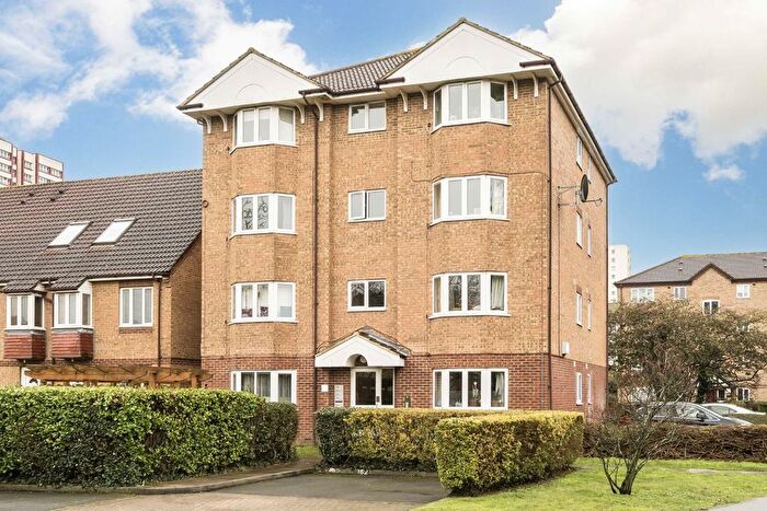 2 Bedroom Flat To Rent In Varsity Drive, Twickenham, TW1