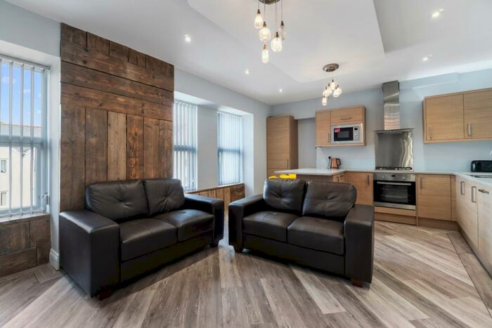 4 Bedroom Flat To Rent In Ford Park Road, Plymouth, Devon, PL4