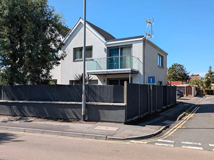 2 Bedroom Flat For Sale In Allandale Road, Burnham-On-Sea, TA8