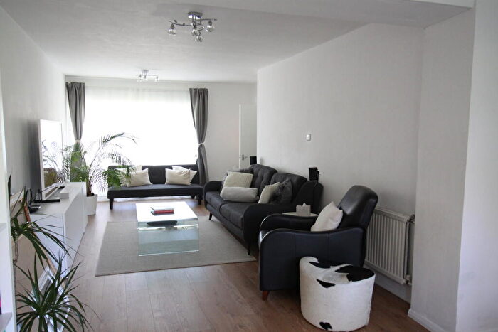 4 Bedroom Semi-Detached House To Rent In Kidbrooke Grove, SE3