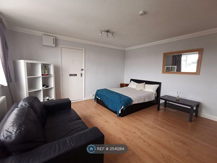 Studio To Rent In Tabard House, Kingston Upon Thames, KT1