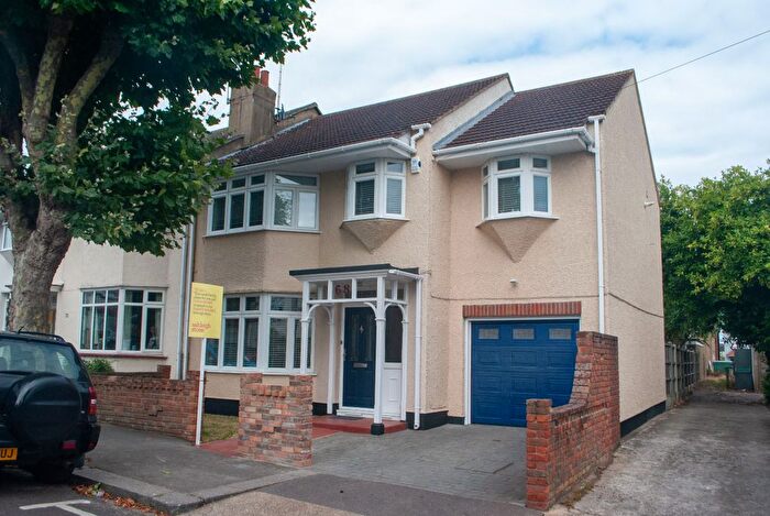 4 Bedroom Semi-Detached House To Rent In Southsea Avenue, Leigh-On-Sea, SS9