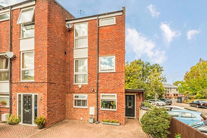 4 Bedroom House For Sale In Kingston Hill, Kingston Upon Thames, KT2