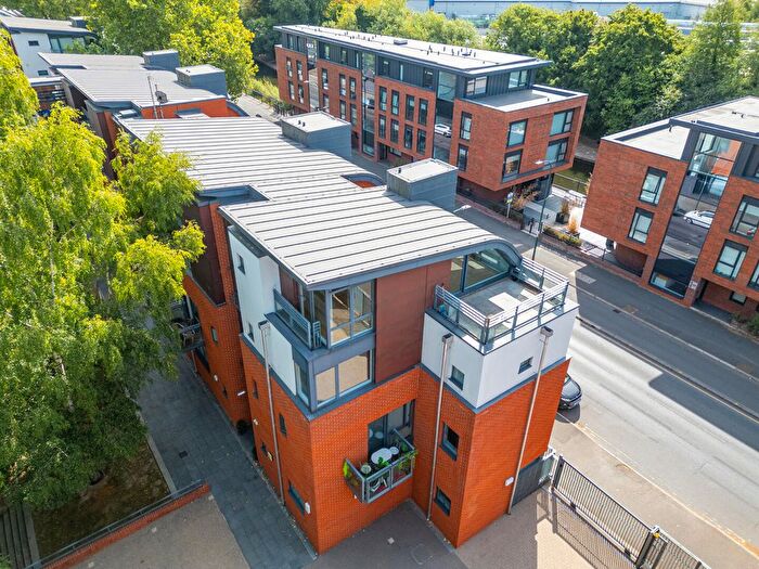 2 Bedroom Flat For Sale In Castle Boulevard, Nottingham, NG7