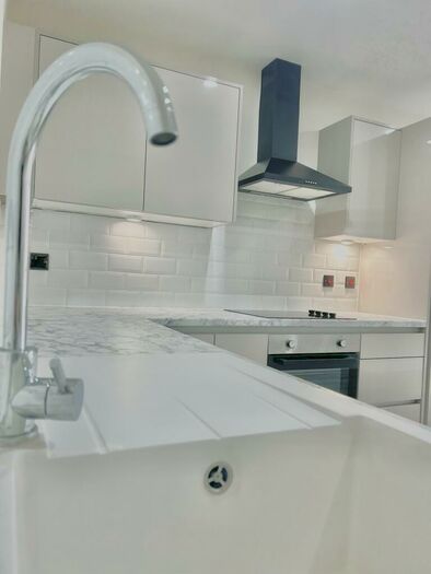 2 Bedroom Flat To Rent In Warstone Lane, Birmingham, West Midlands, B18