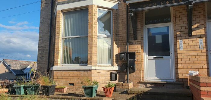 2 Bedroom Flat To Rent In Meirion Gardens, Colwyn Bay LL29