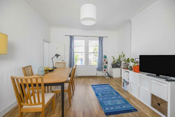 1 Bedroom Flat To Rent In Queen Elizabeth`s Walk, Stoke Newington, N16