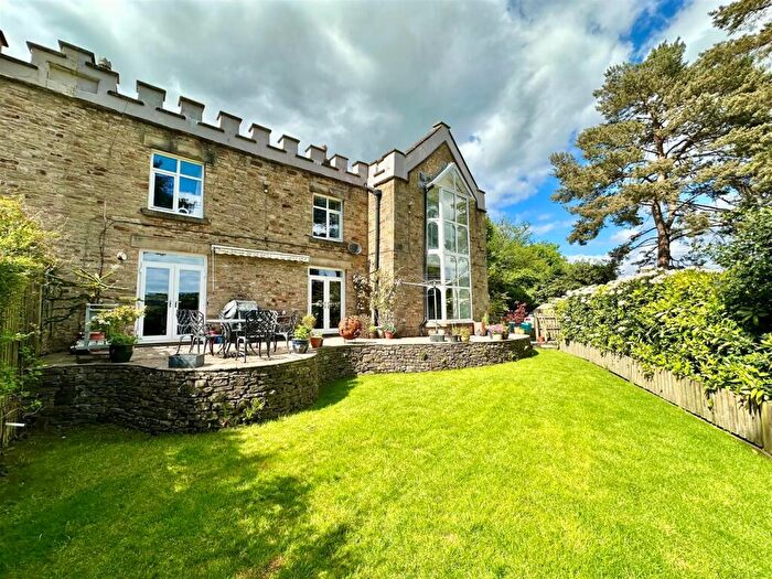 5 Bedroom Semi-Detached House For Sale In Reservoir Road, Whaley Bridge, High Peak, SK23