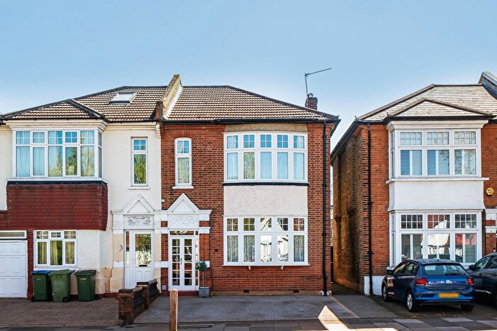 3 Bedroom Semi Detached House For Sale In Southwood Road, London, SE9