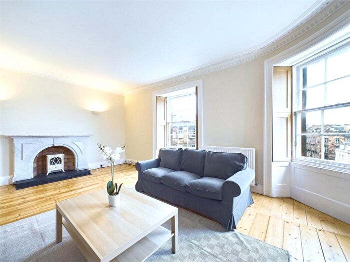 3 Bedroom Apartment To Rent In Alva Street, Edinburgh, EH2
