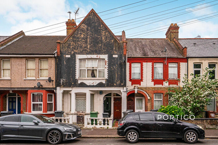 2 Bedroom Flat To Rent In Morieux Road, London, E10