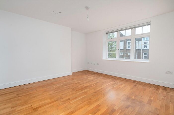 3 Bedroom Flat To Rent In Halton Road, London, N1