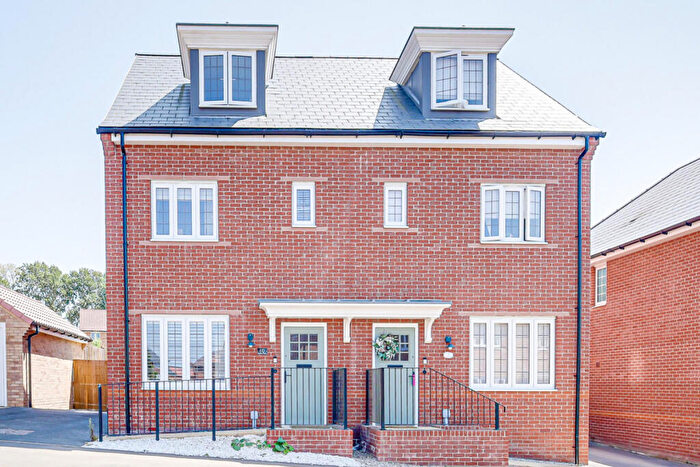 3 Bedroom Semi-Detached House For Sale In Heron Walk, Rayleigh, SS6