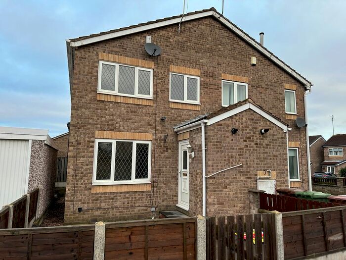 2 Bedroom Town House To Rent In Marston Walk, Normanton, WF6