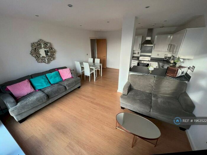 2 Bedroom Flat To Rent In Heron House, Bedford, MK40