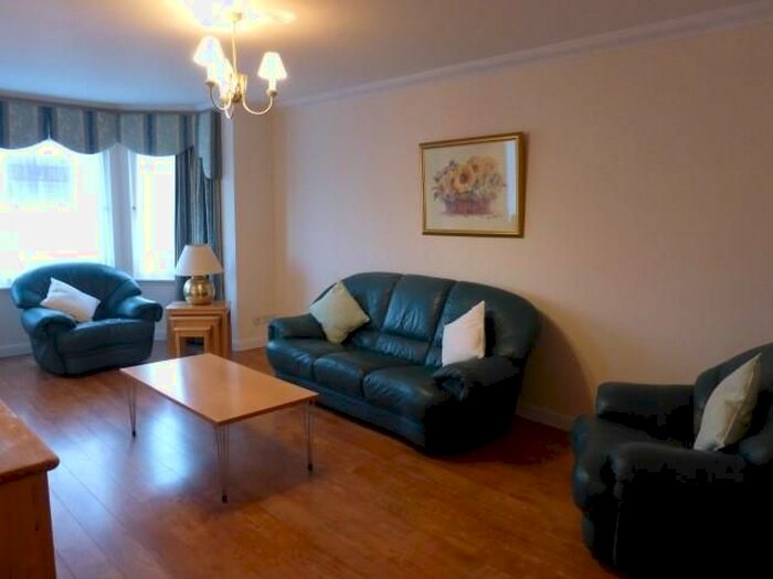 2 Bedroom Flat To Rent In Crathie Gardens West, Aberdeen, AB10