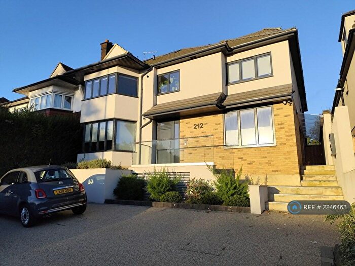 2 Bedroom Flat To Rent In Hendon Way, London, NW4