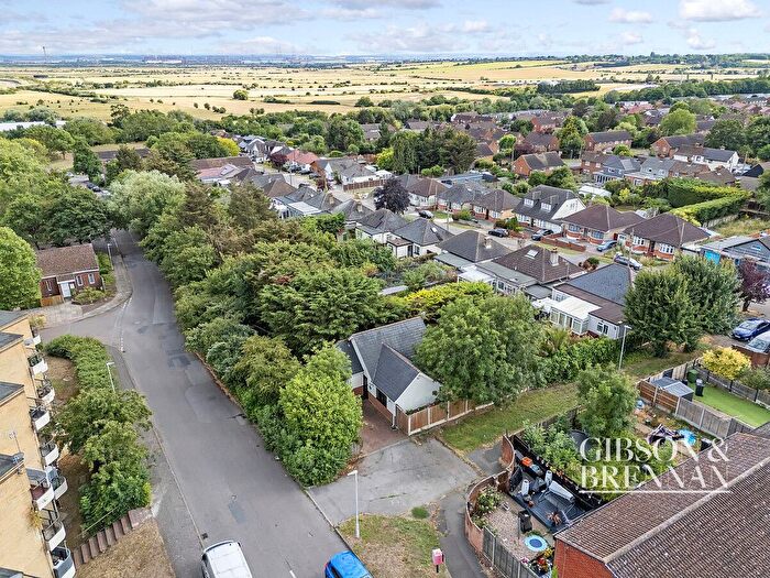 2 Bedroom Bungalow For Sale In Clover Way, Basildon, SS16