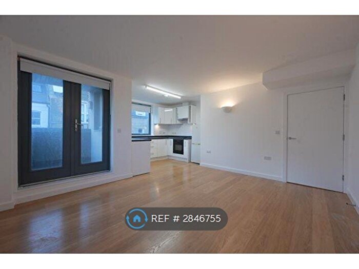 2 Bedroom Flat To Rent In Tanners Hill, London, SE8