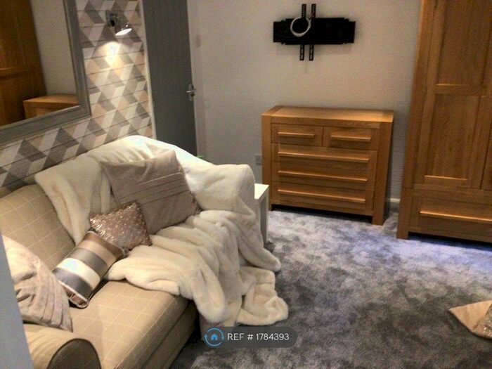 Studio To Rent In Milman Close, Bracknell, RG12