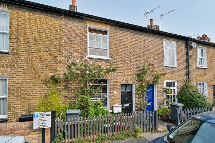 2 Bedroom Property To Rent In New Road, Brentford, TW8