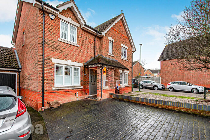 2 Bedroom Semi Detached House For Sale In Bascombe Grove, Dartford, DA1