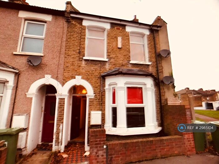 2 Bedroom Flat To Rent In Canning Town, London, E16