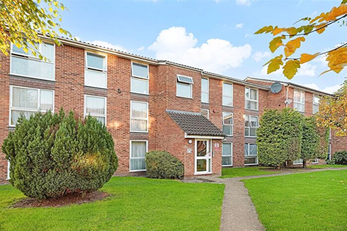 2 Bedroom Flat To Rent In Shurland Avenue, East Barnet, EN4