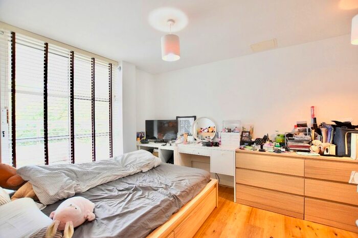 2 Bedroom Flat To Rent In Barrier Point Road, London, E16