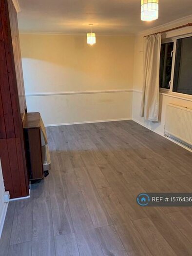 3 Bedroom End Of Terrace House To Rent In Vardon Road, Stevenage, SG1
