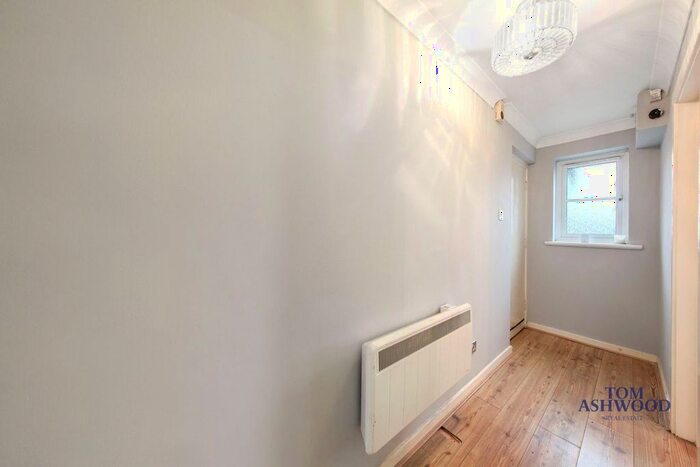 1 Bedroom Flat For Sale In Jacobs Avenue, Harold Wood, Essex, RM3