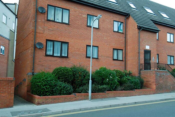 2 Bedroom Flat To Rent In Portland Road, Rushden, NN10