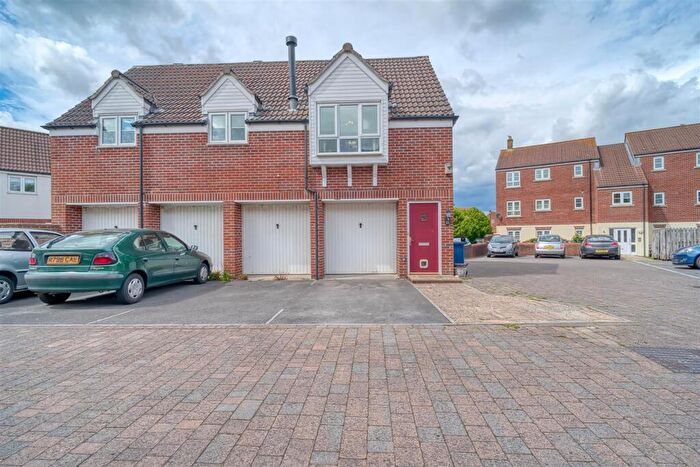 Coach House For Sale In Woodpecker Meadow, Gillingham, SP8