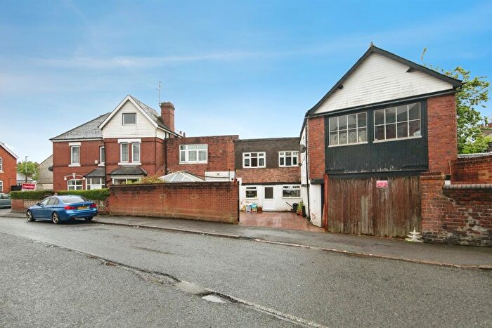 4 Bedroom End Of Terrace House For Sale In Aston Road, Dudley, DY2