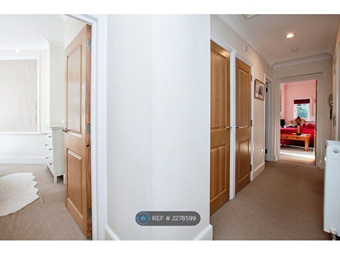 2 Bedroom Flat To Rent In Azalea Court, Bournemouth, BH4