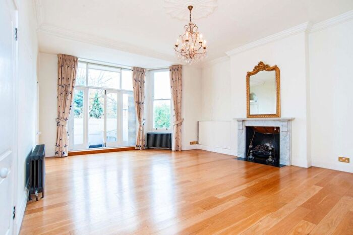 3 Bedroom Flat To Rent In Thurlow Road, Hampstead, NW3