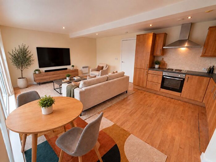 1 Bedroom Flat To Rent In Argyle Court, Argyle Street, L1