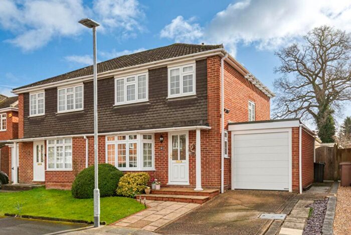 3 Bedroom Semi-Detached House For Sale In Summerfield Close, Wokingham, RG41