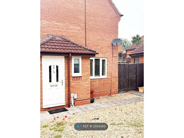 3 Bedroom Semi-Detached House To Rent In Thornhill Drive, Swindon, SN25