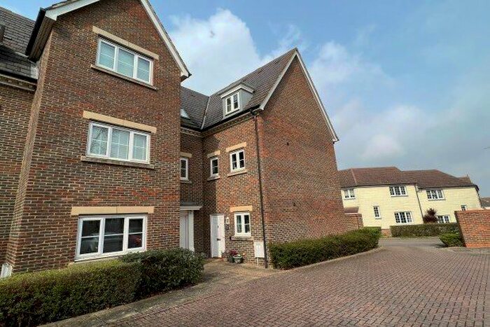 2 Bedroom Flat To Rent In Chattenden, Rochester, ME3