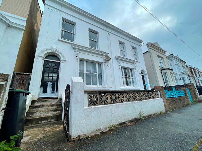 4 Bedroom Semi-Detached House To Rent In Cobham Street, Gravesend, DA11