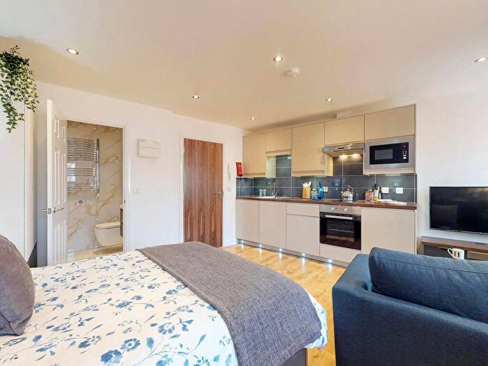 Apartment To Rent In Apt, Ribbon Residence #, LS3