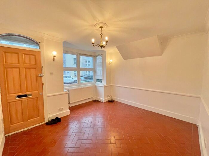 2 Bedroom House To Rent In Eleanor Road, N11