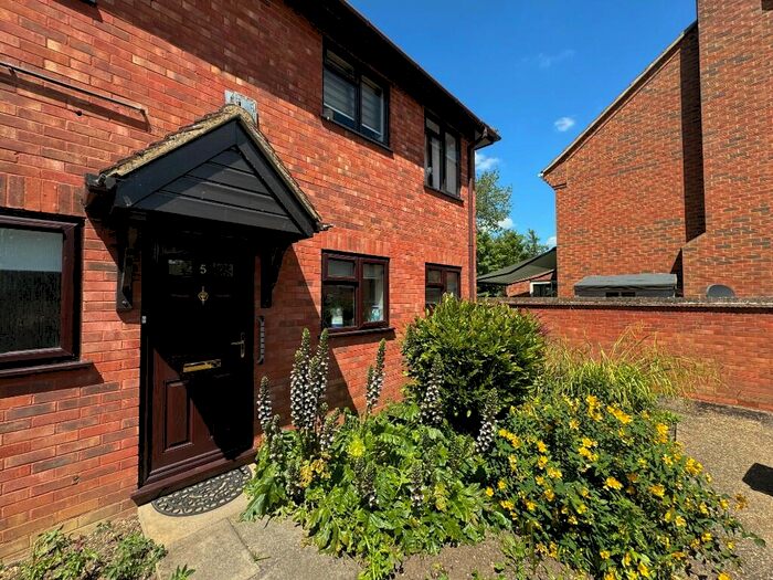 2 Bedroom Flat To Rent In Rivermead Court, Ivel Close, SG18