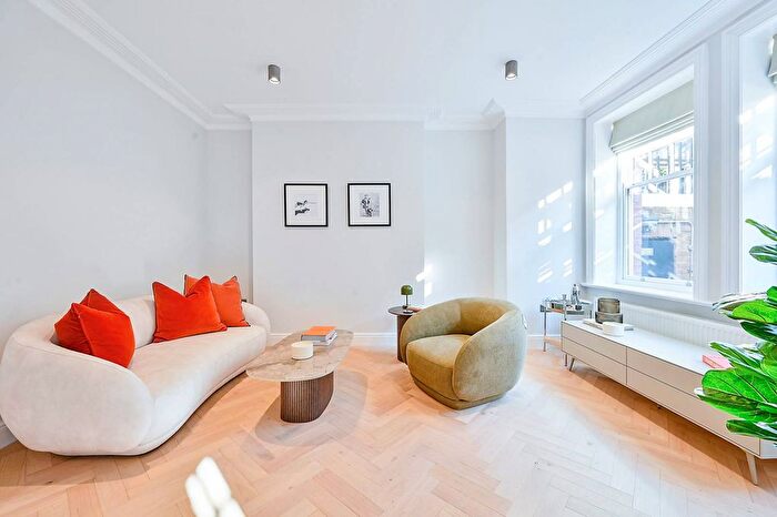 1 Bedroom Flat To Rent In Hamlet Gardens, Ravenscourt Park, London, W6